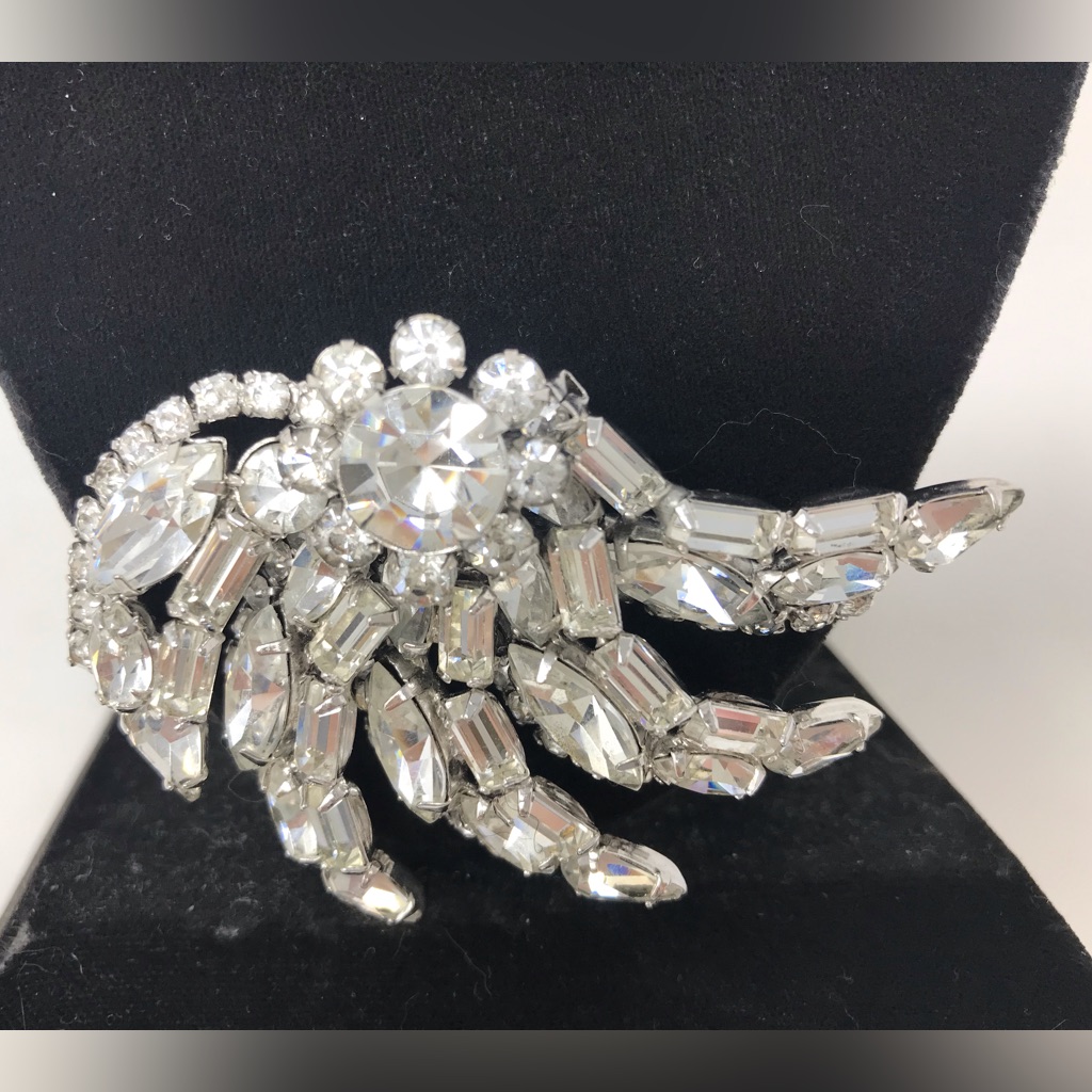 Breathtaking Rare Vintage Kramer Of New York Dazzling Crystal Brooch 70$